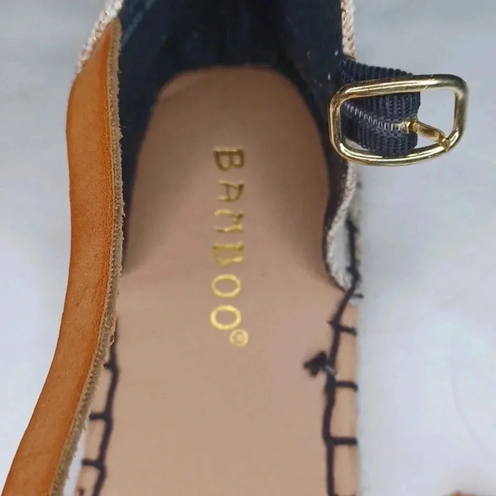 BAMBOO sandals nwot